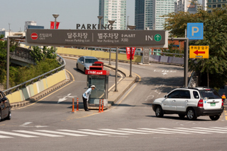 2011_09_29-10_02_Korea,_Seoul2,_Yongsan,_Itaewon