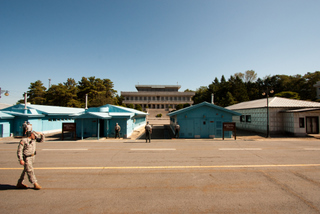 2011_09_30_Korea,_Panjunmon,_DMZ