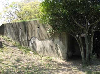 Underground_communication_room,_Hiroshima_(2007_04_14)